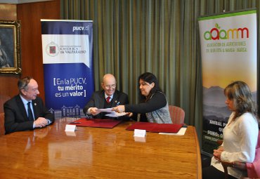 PUCV firma convenio con la Asociación de Agricultores de Quillota y Marga Marga - Foto 1
