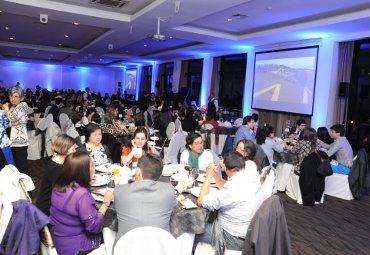 Cena Alumni 2015 reúne a más de 200 egresados de la PUCV