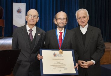 PUCV confiere grado de Doctor Scientiae et Honoris Causa a destacado abogado Eduardo Vío Grossi - Foto 2