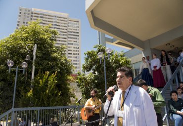 Conjunto Folklórico PUCV ofreció concierto de Navidad en el Hospital Van Buren - Foto 2