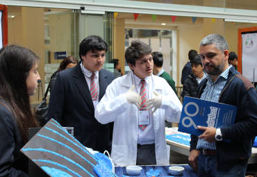 Escolares presentan resultados de sus investigaciones en Feria Científica de la PUCV