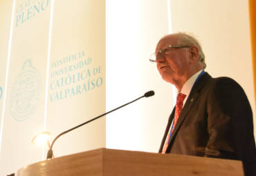 Académico Ramiro Mège es investido como Profesor Emérito de la PUCV - Foto 2
