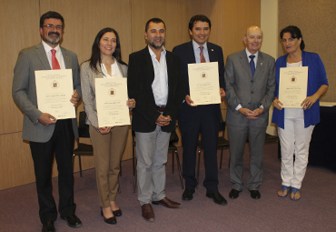 Católica de Valparaíso entrega reconocimiento a académicos que acceden a jerarquía de Profesor Titular