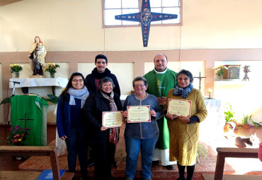 Estudiantes del ICR dictaron un taller sobre celebraciones litúrgicas en la capilla de San Roque - Foto 1