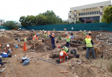 Fondo Margot Loyola PUCV desarrolló encuentro “Hallazgos Arqueológicos en la Plaza O´Higgins”