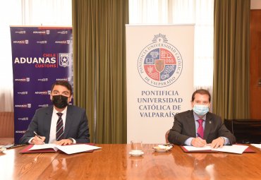 PUCV suscribe convenio de colaboración con el Servicio Nacional de Aduanas - Foto 4