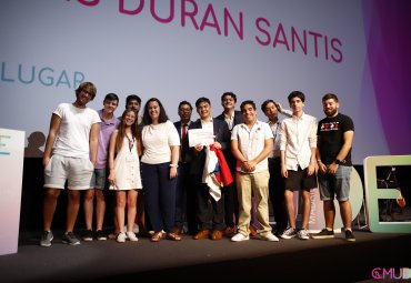 Estudiante PUCV obtuvo primer lugar en Mundial Universitario de Debate en Español realizado en Madrid - Foto 1
