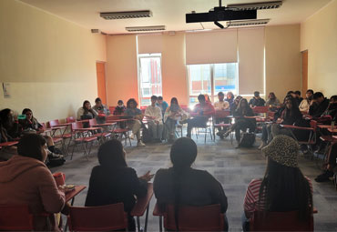 Decenas de estudiantes participaron de jornada vocacional en Pedagogía PUCV - Foto 3