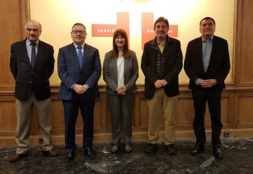 PUCV aúna esfuerzos con Instituto Cervantes para realizar VI Congreso Internacional SICELE - Foto 1