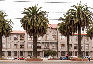 Entrega de diplomas y medallas de grado académico de Doctor