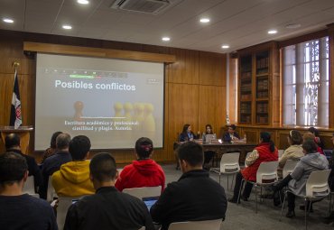 Bibliotecas PUCV realizó seminario sobre integridad académica e inteligencia artificial