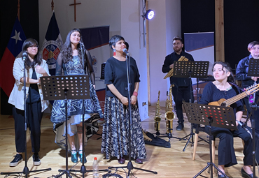 Cantoras nacionales y Orquesta Andina dieron vida a emotivo concierto