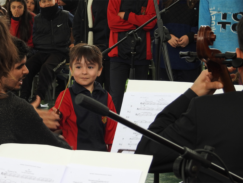 Orquesta de Cámara de la PUCV ofreció concierto en Colegio Luis Cruz Martínez