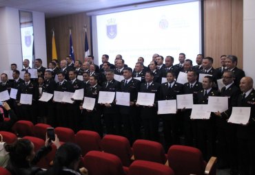 Suboficiales de la Armada reciben certificación en gestión de recursos humanos en la PUCV