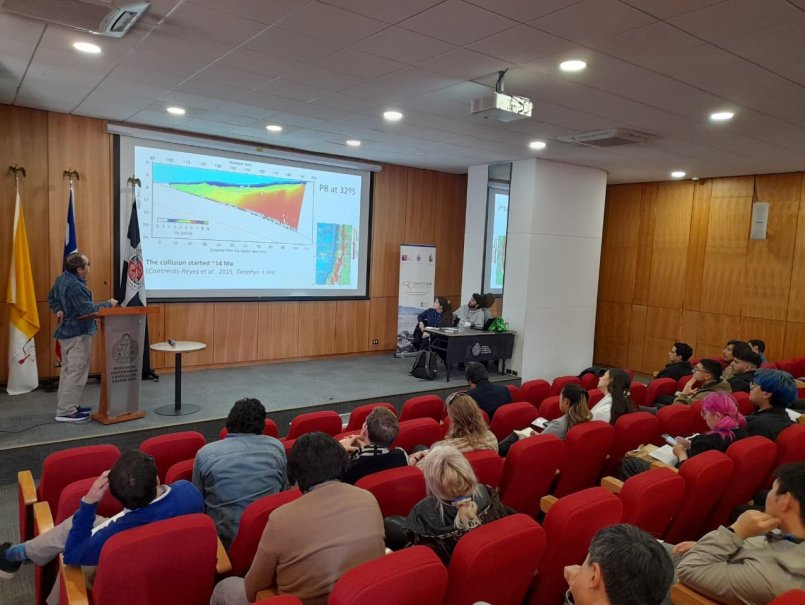 Universidad reunió a más de 80 investigadores para analizar terremotos y volcanes