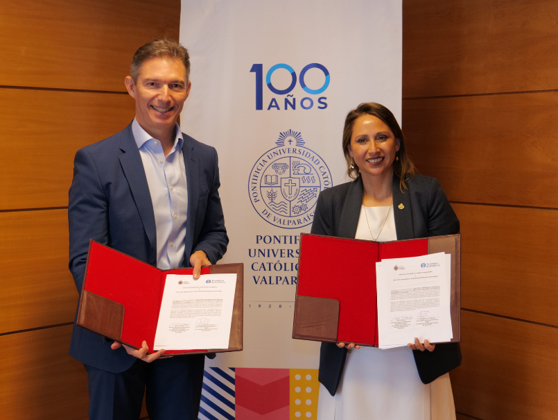 PUCV y Tecnológico de Monterrey sellan convenio para impartir diplomado con doble certificación internacional