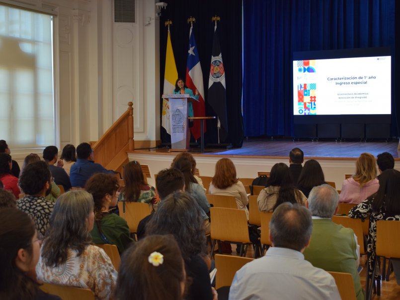 PUCV realizó jornada formativa para la docencia de primer año