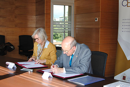 Se firma convenio entre la Pontificia Universidad Católica de Valparaíso y la Scuola Italiana “Vittorio Montiglio”