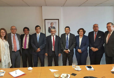 Centro Vincular de la PUCV recibe a delegación de Gobierno y empresa de Nicaragua para el aprendizaje de iniciativas de Sostenibilidad