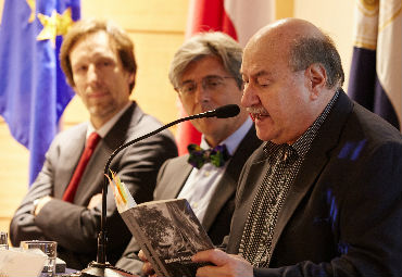 Embajador Rafael Dochao presenta su libro “Crónicas Jemeres” en el CEA de la PUCV