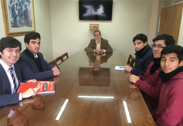 Delegación de Colegio Rubén Castro visita el Instituto de Filosofía