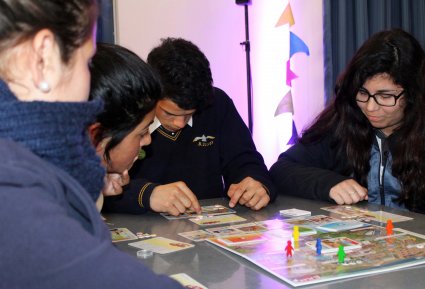 Escolares aprenden técnicas del emprendimiento con juego de tablero “El Plan” en torneo de la FIN-PUCV