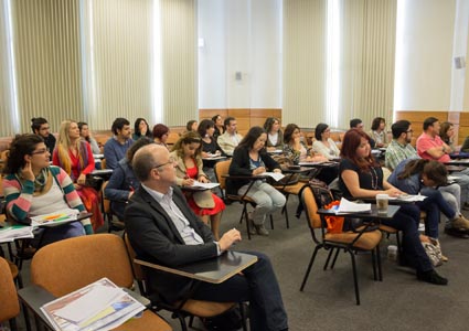 Catedrática española Silvia Barona impartió clases en el Diplomado en Gestión de Conflictos de la PUCV