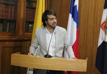 Profesor Ricardo Espinoza presentó en la PUCV su nuevo libro "Hegel y las nuevas lógicas del mundo y del Estado"