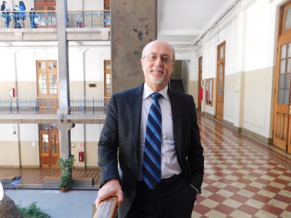 Catedrático español Carlos Esplugues fue nombrado profesor visitante de la PUCV