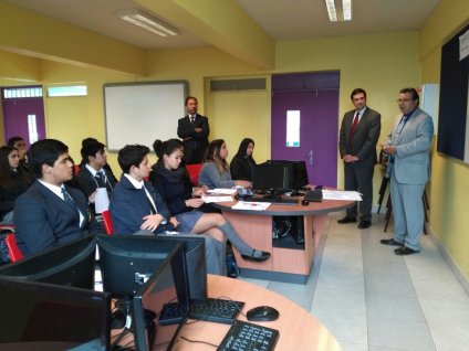 Inicia sus clases el Programa de Educación Cívica “120 años Escuela de Derecho” en colegios municipales de Viña del Mar y Valparaíso