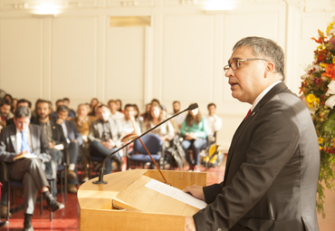 Historiadora Sol Serrano dictó clase magistral en inauguración del año académico de Postgrados