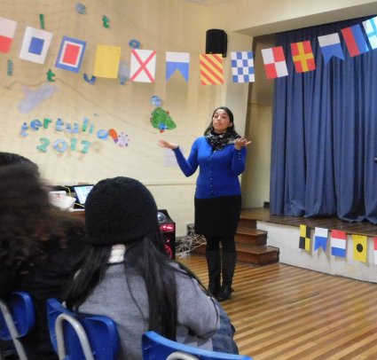 Investigadora del Centro de Derecho del Mar expuso a alumnos de enseñanza media de Valparaíso