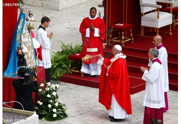 El Papa en Pentecostés: “La novedad del Espíritu: crea un pueblo nuevo y nos da un corazón nuevo”