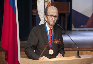 PUCV confiere grado de Doctor Scientiae et Honoris Causa a destacado abogado Eduardo Vío Grossi