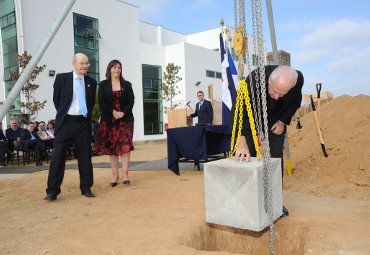 Bendicen y colocan primera piedra del nuevo edificio de la carrera de Tecnología Médica