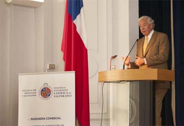 Hermann von Mühlenbrock inauguró año académico de la Escuela de Negocios y Economía