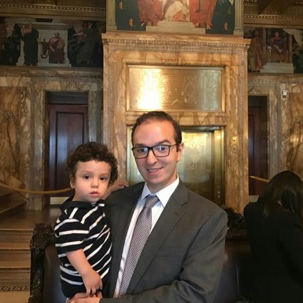 Alumni PUCV Feliciano Tomarelli jura como abogado ante la Corte Suprema del estado de Nueva York