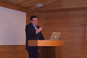 Dr. Abel Vásquez del Instituto de Salud Pública se presentó en la EIB