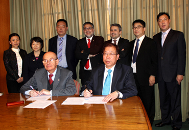 Universidad china de Yangzhou y PUCV firmaron acuerdo de cooperación científica