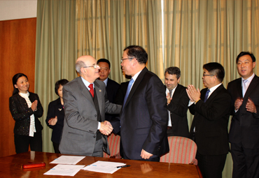 Universidad china de Yangzhou y PUCV firmaron acuerdo de cooperación científica