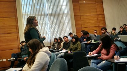 Profesora Ximena Lazo dicta conferencia sobre derecho ambiental y de contratación pública europeo