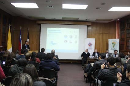En la PUCV realizan conversatorio sobre la crisis del Sename en Chile
