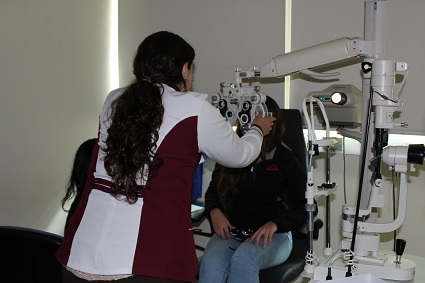 Carrera de Tecnología Médica realiza curso de Optometría