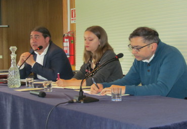 Facultad de Filosofía y Educación efectuó seminario sobre Poesía Chilena