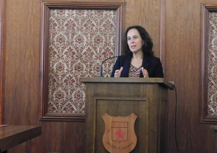 Profesora Macarena Vargas es la nueva doctora en Derecho PUCV