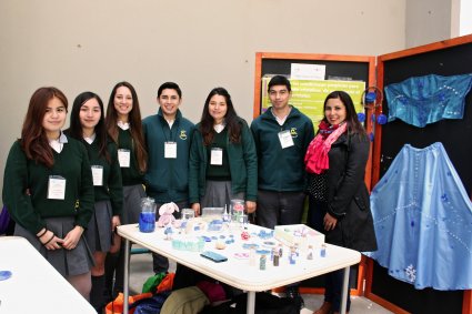 Escolares participan en la 4ta versión del Concurso de Crecimiento de Cristales