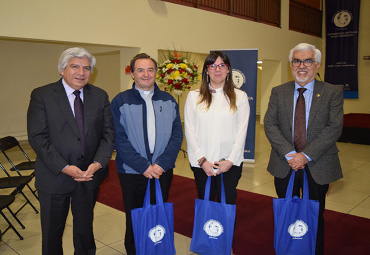 Académica de la Facultad Eclesiástica de Teología expuso en la Universidad Católica Silva Henríquez
