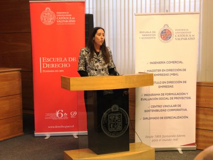 Profesores de Derecho y Negocios Economía exponen en seminario conjunto en la PUCV