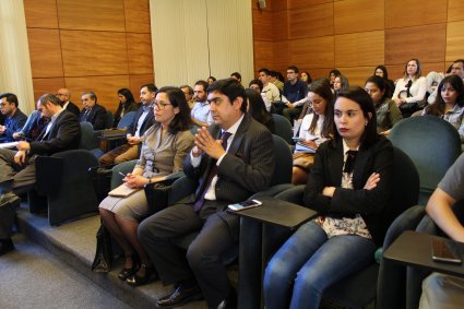 Profesores de Derecho y Negocios Economía exponen en seminario conjunto en la PUCV