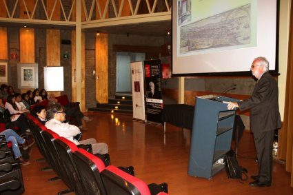 Doctor de la Universidad de Barcelona visitó la PUCV para dictar conferencia sobre transformaciones de la ciudad contemporánea